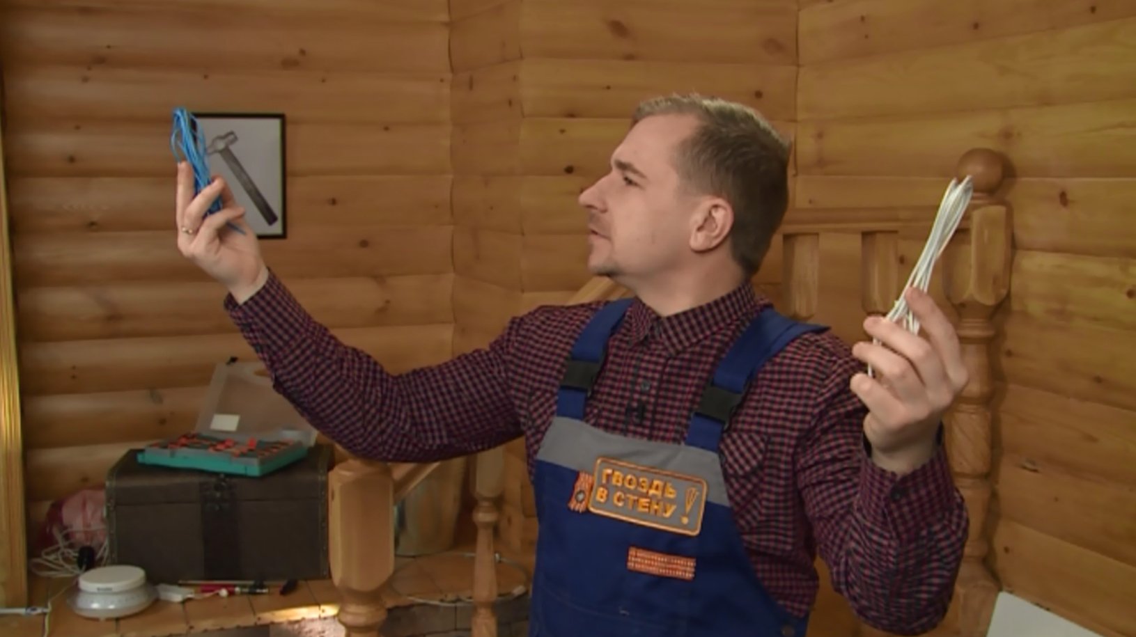 Гвоздь в стену